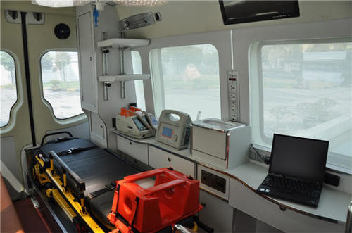 桂平市救护车内部